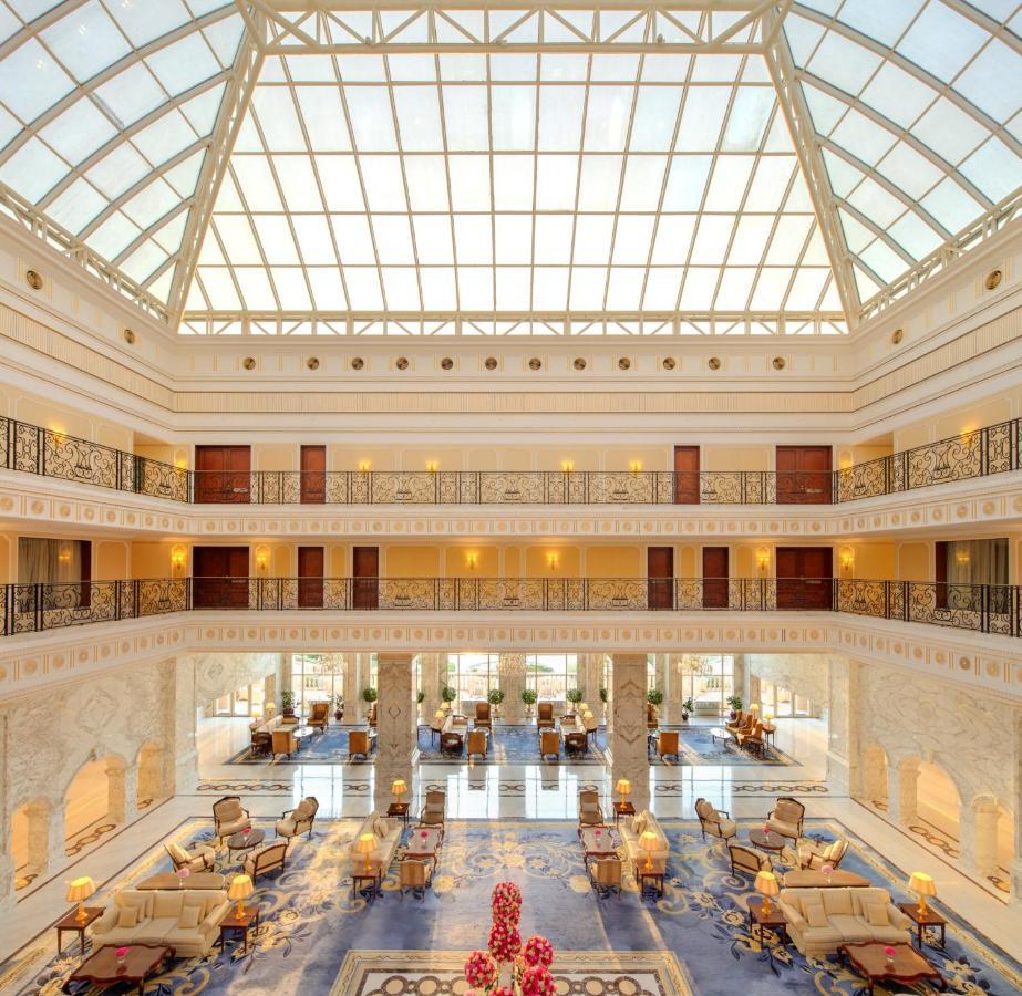 The Regency Hotel Kuwait Kuwait City Exterior foto The lobby