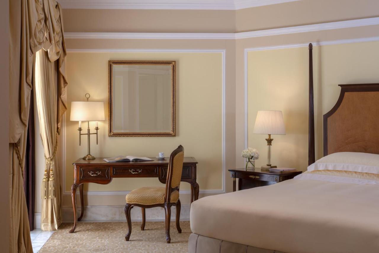 The Regency Hotel Kuwait Kuwait City Exterior foto A bedroom at the Four Seasons Hotel