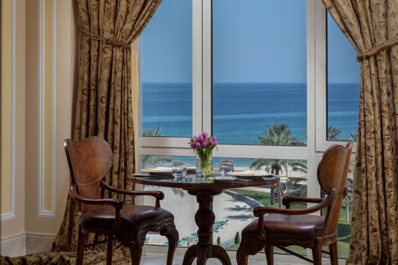 The Regency Hotel Kuwait Kuwait City Exterior foto A view of the Gulf of Aqaba from the hotel